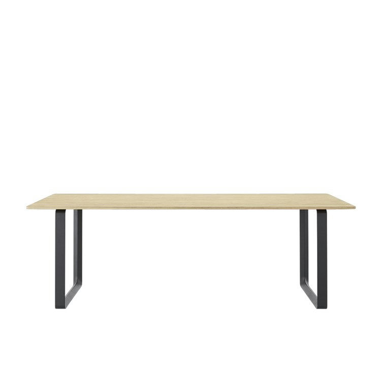 Muuto 70/70 Spisebord i Massivt Egetræ - Black Friday Tilbud!