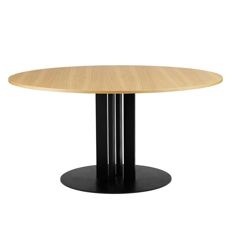 Normann Copenhagen Scala Bord i Sort Eg - Ø150 cm