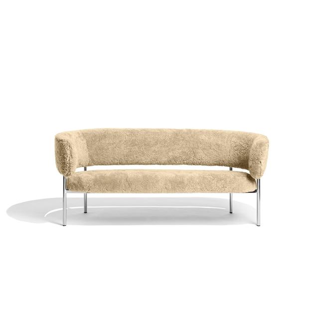 Møbel Copenhagen Font Sofa Sheepskin Honey Poleret Stål Stel